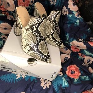 “Etalisien” from Aldo